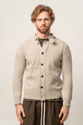 Maglia zip e bottoni