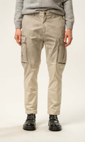 Pantalone con tasconi